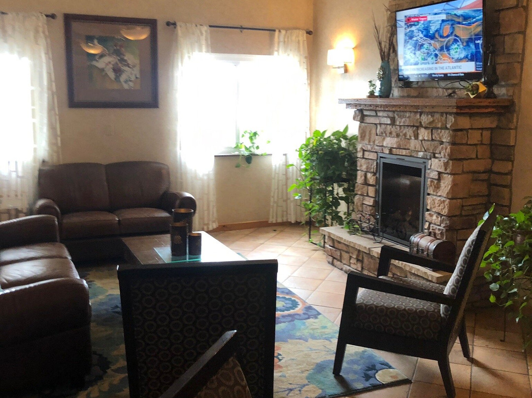 Quality Inn & Suites University主图