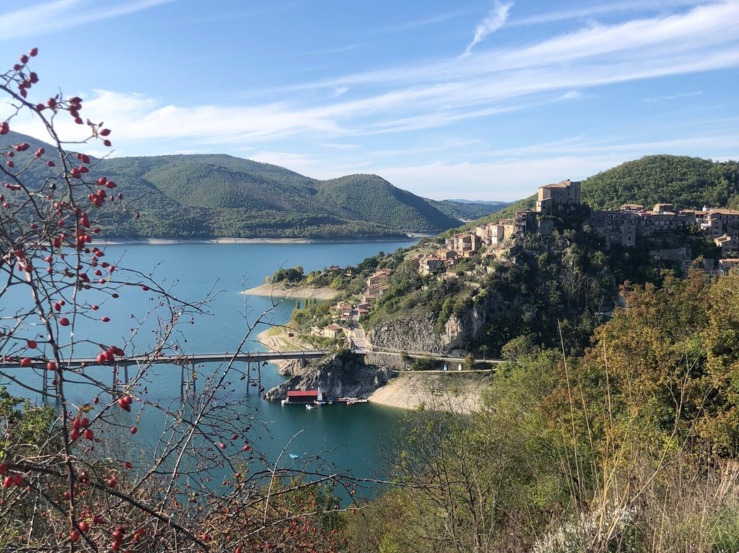 Borgo di Monte Antuni-Castel di Tora必去景点