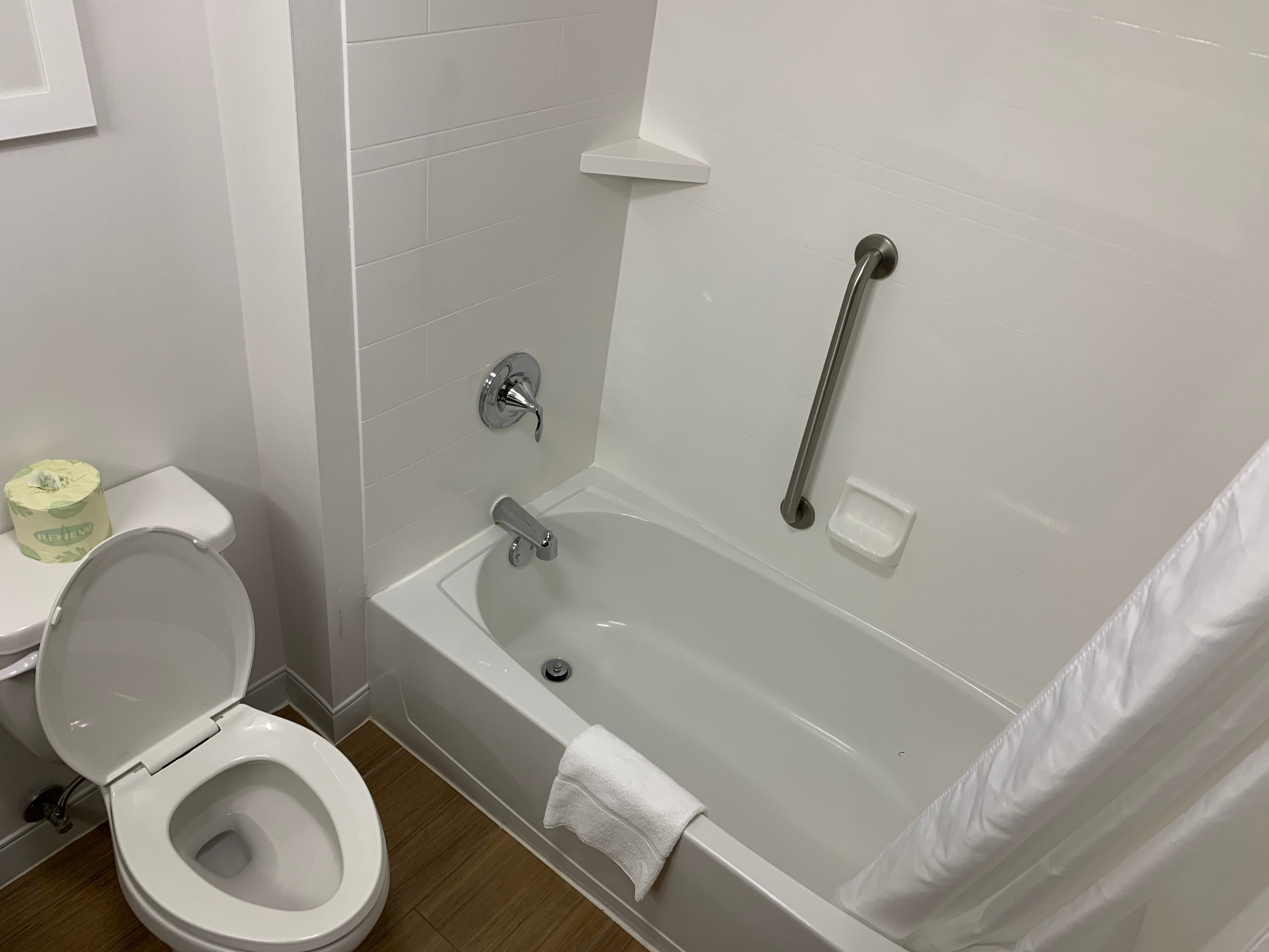 Hampton Inn Toledo-South/Maumee-浴室