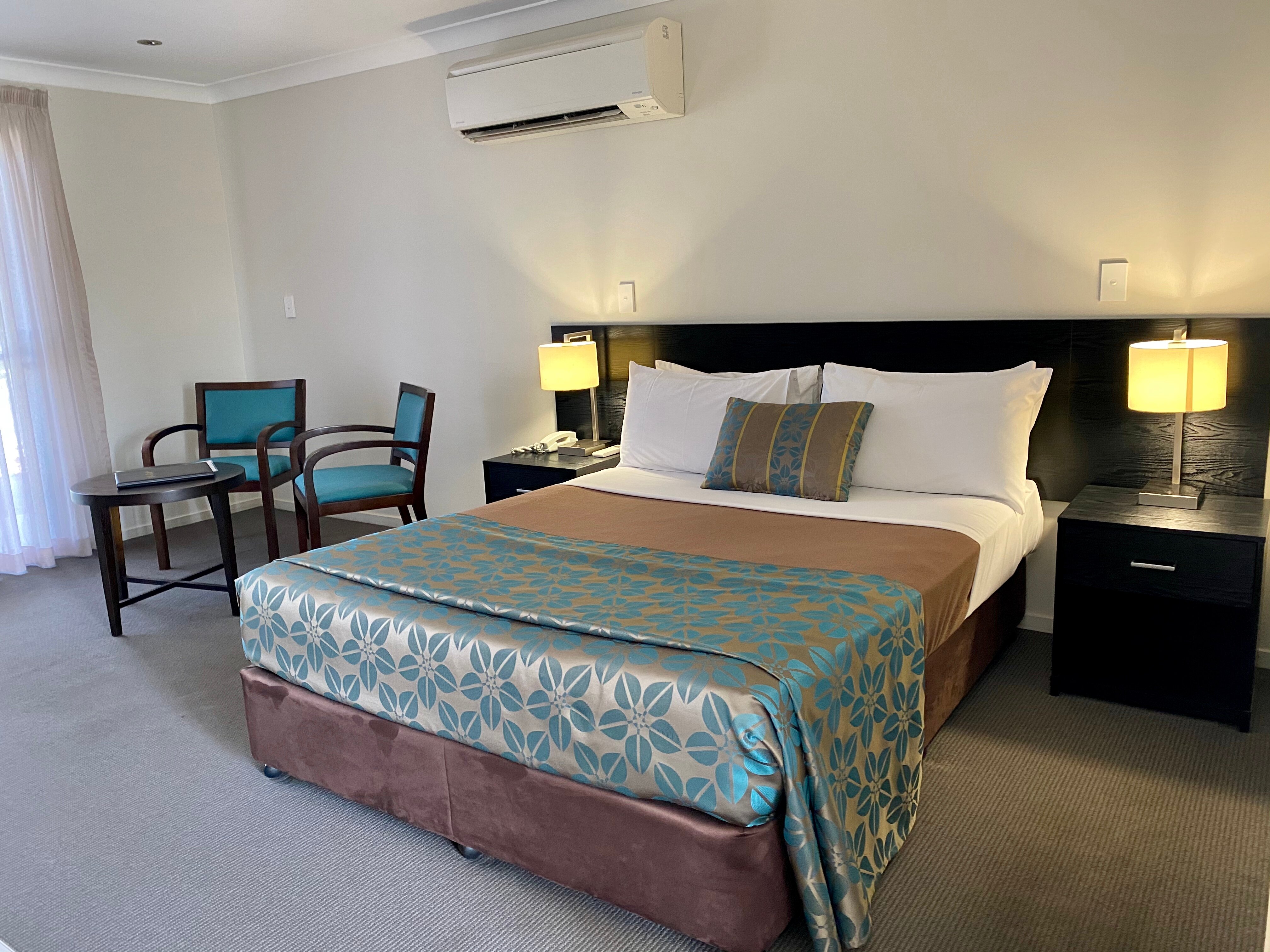 The Royal Motel Miles-官方