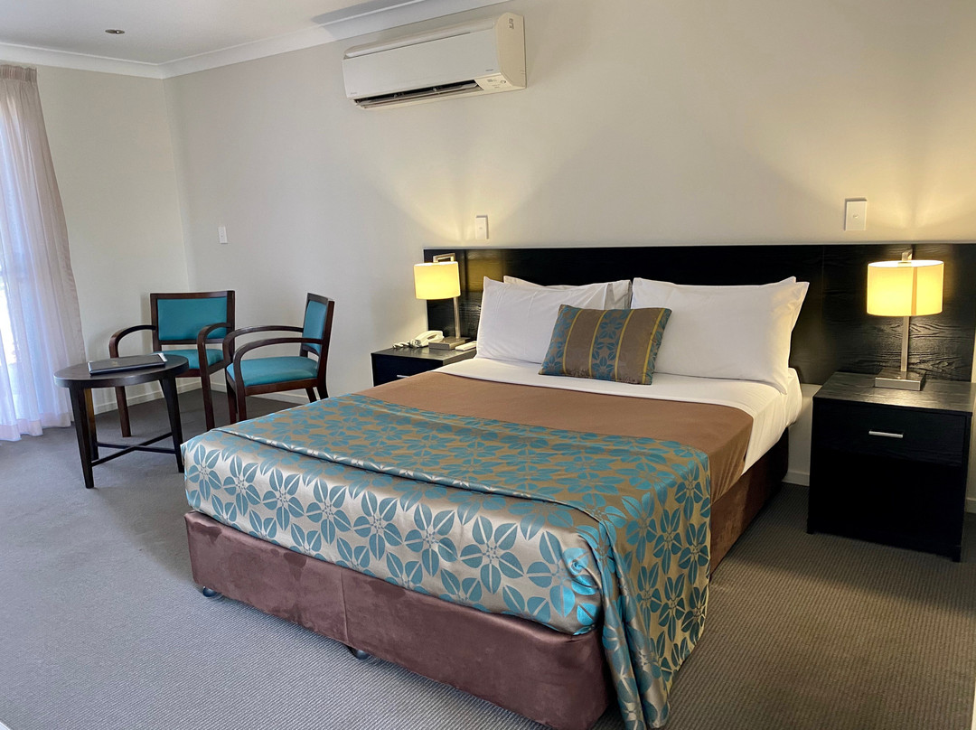 The Royal Motel Miles主图