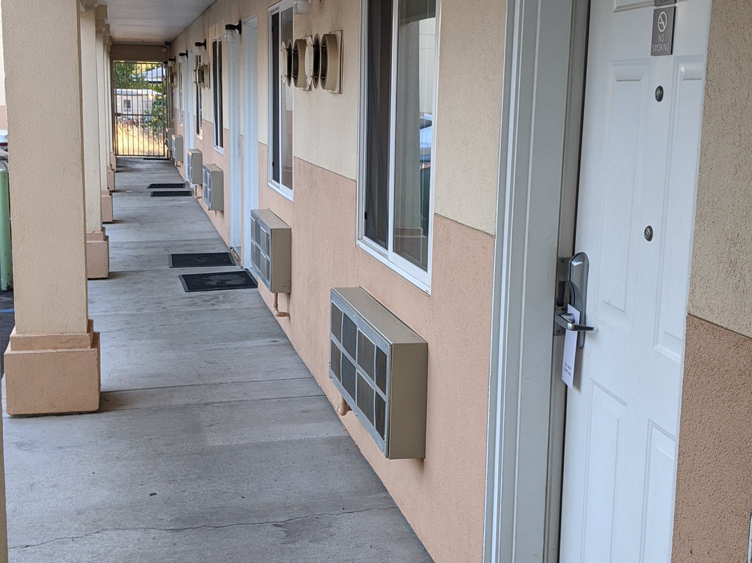 Shasta Pines Motel & Suites主图