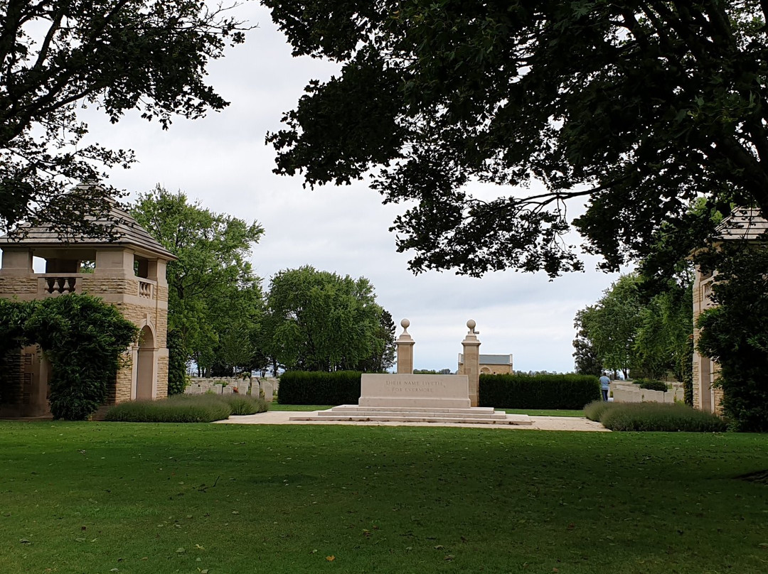 Beny-sur-Mer Canadian War Cemetery景点图片