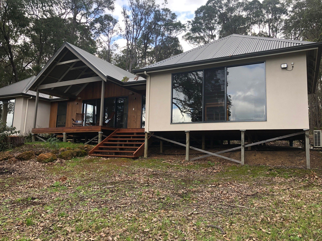 Chandeliers on Abbey主图