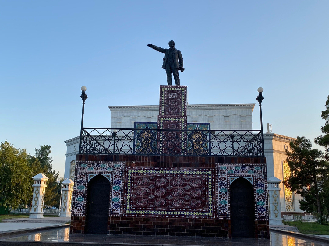 Statue of Lenin-阿什哈巴德必去景点