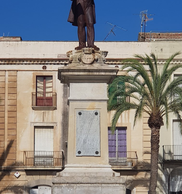 Plaça de la Vila-比利亚努埃瓦－赫尔特鲁必去景点