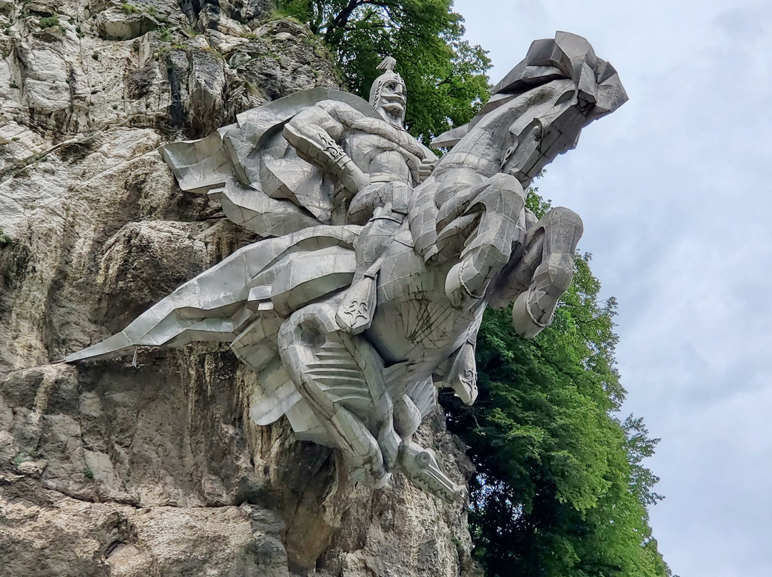 Statue Saint George Is Coming Out Off The Rock景点图片