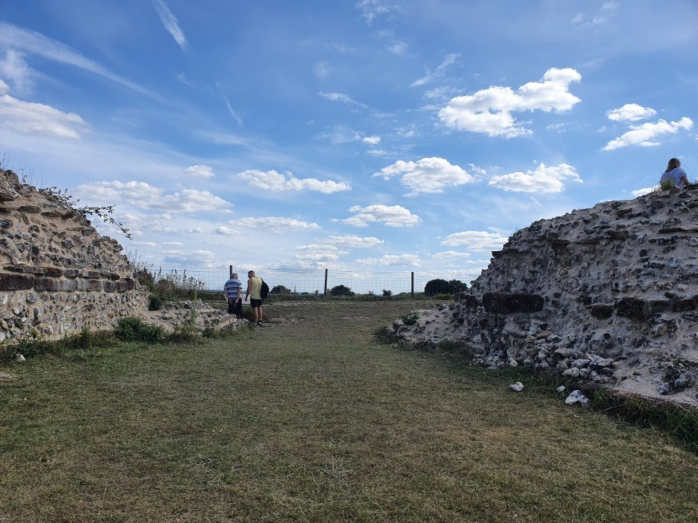 Silchester Roman City Walls and Amphitheatre景点图片