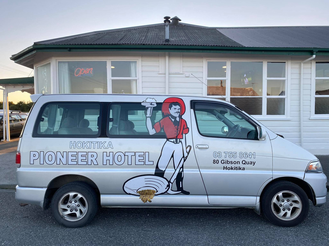 Pioneer Hotel主图