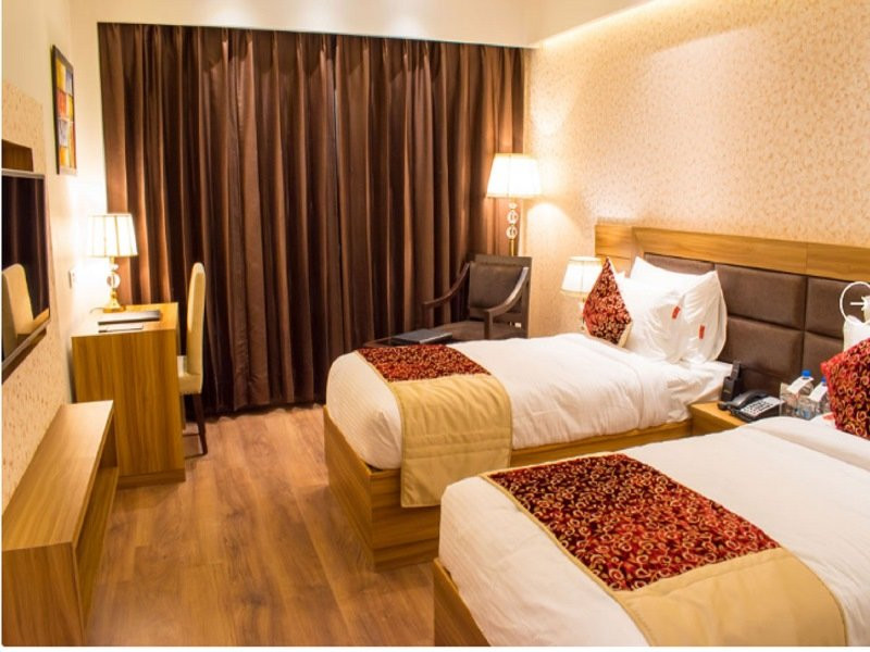 The Grand Ambassador主图