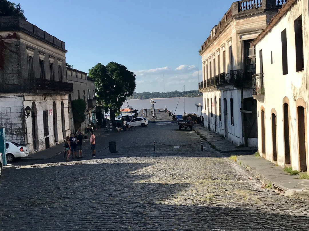 Muelle del Puerto de Yates-科洛尼亚·德尔萨克拉门托城必去景点