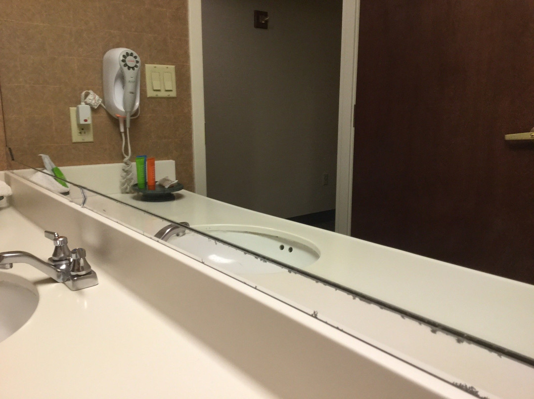 Hotel Topeka at City Center主图