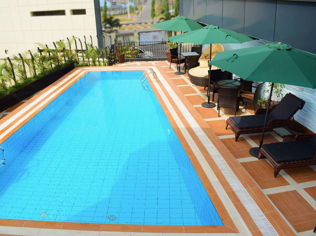 Monty Suites & Golf主图