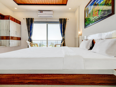 Aditya Hill View Inn主图