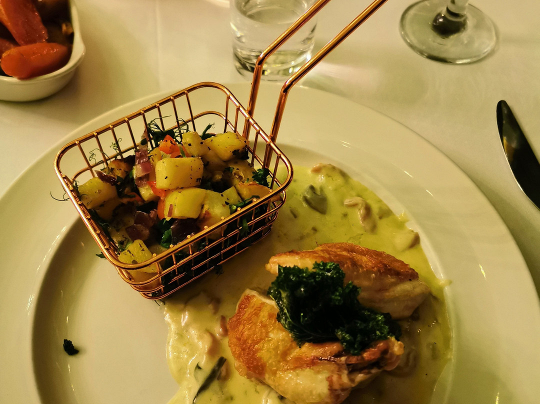 Harefield Hall主图