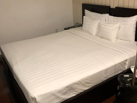 麦家辉酒店主图