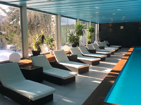 岳罗普酒店主图