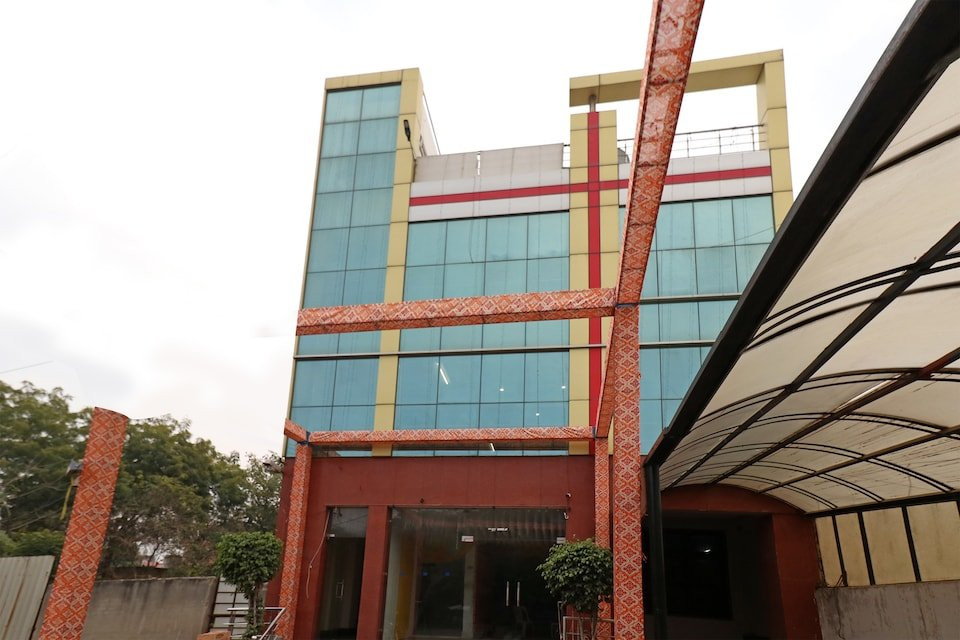 OYO 16721 Divine Hotel主图