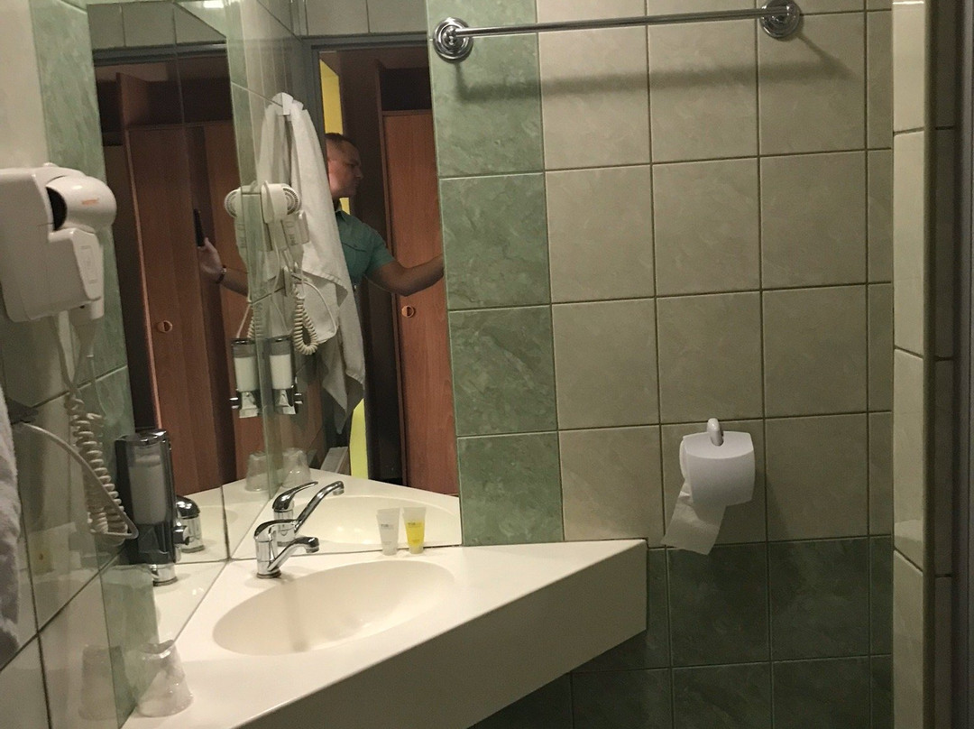 Tirest Hotel主图