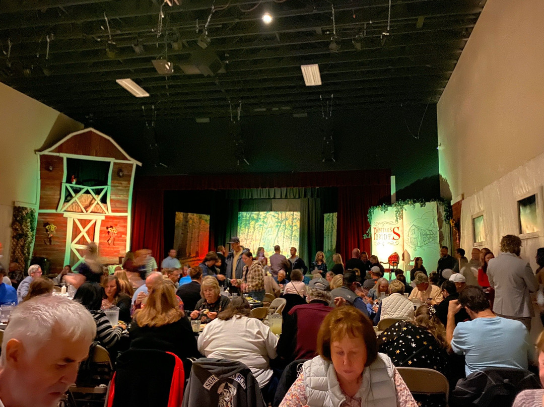 Rattlin' D Playhouse-哈里肯必去景点