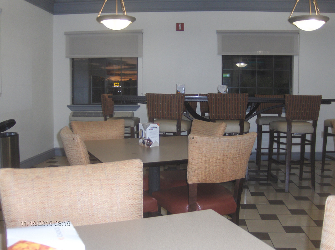 盖洛普品质旅馆&套房酒店主图