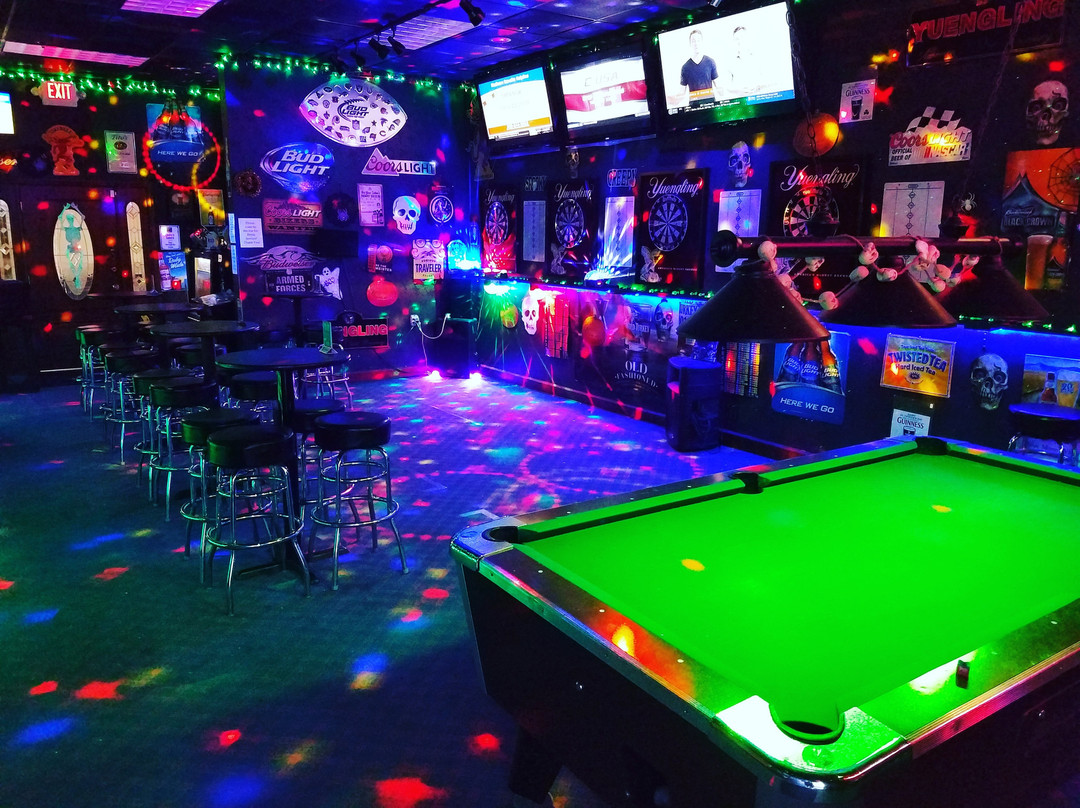 Georgetown旅游景点-Little Lucky's Pub