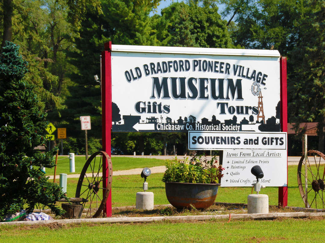 Old Bradford Pioneer Village景点图片