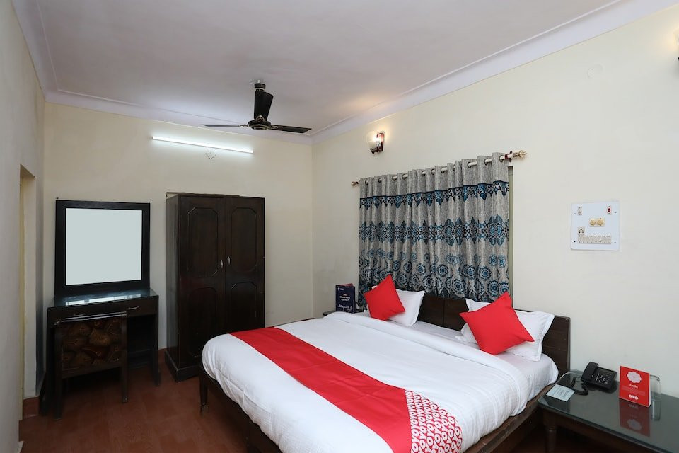 The Green Petal Resort主图