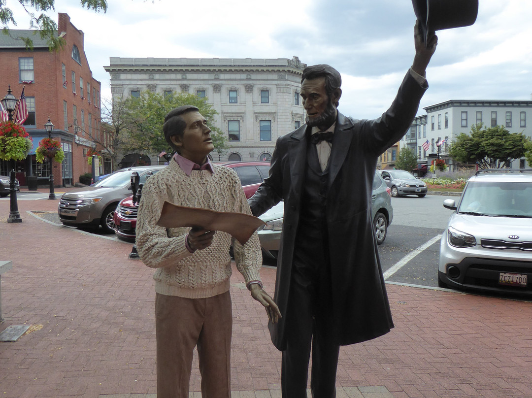 Lincoln Statue at Wills House-葛底斯堡必去景点