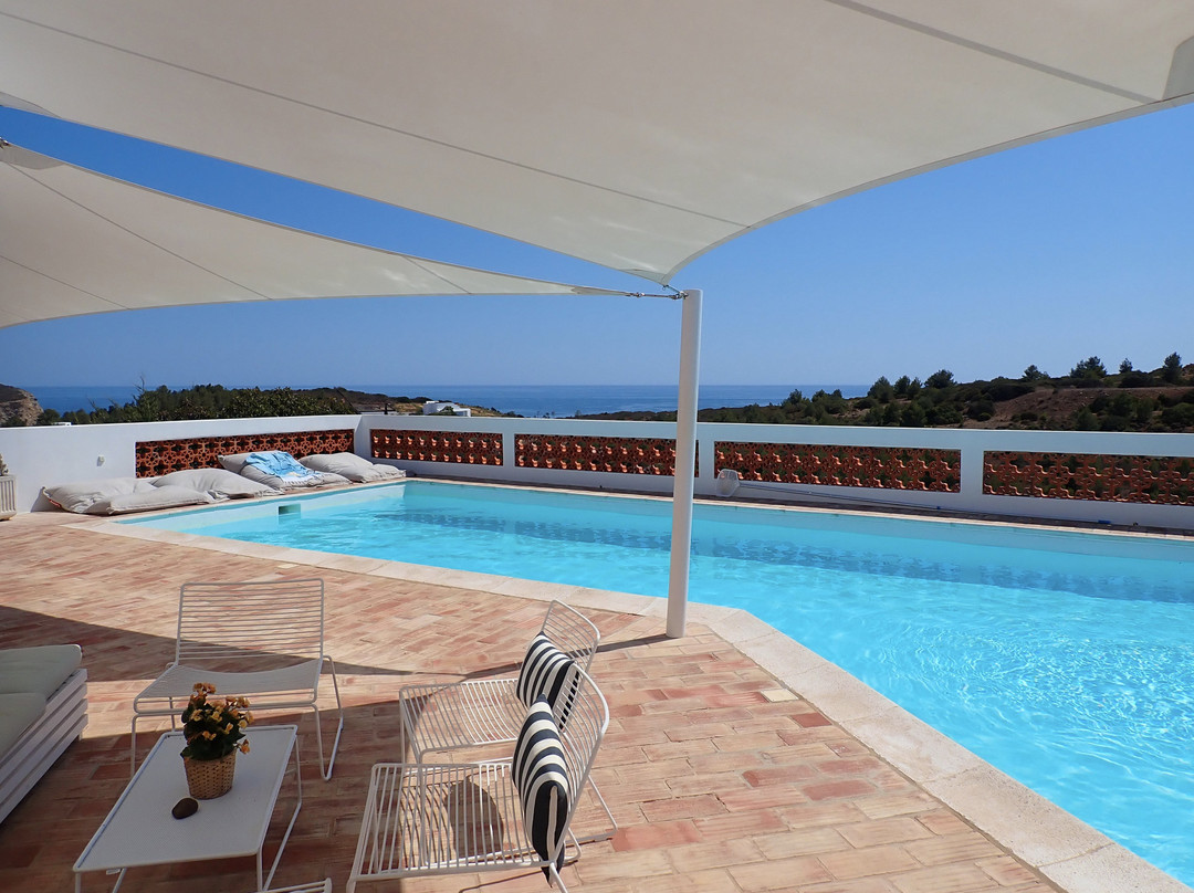 Chicks On Waves主图