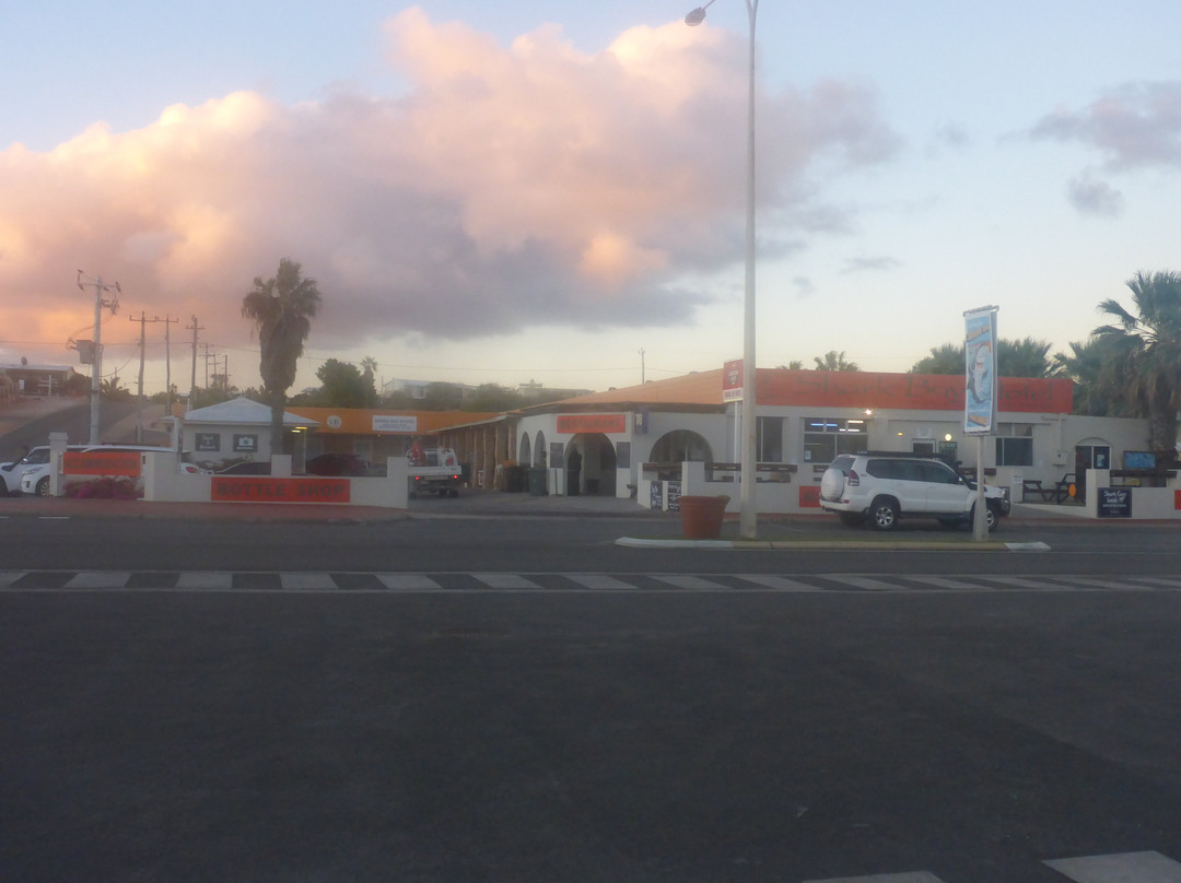 Shark Bay Hotel主图