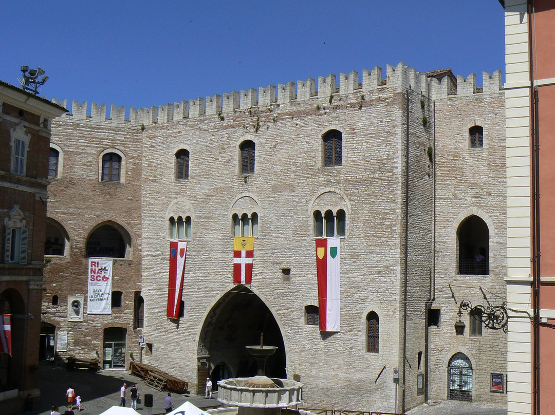 Palazzo del Podesta-Fabriano必去景点