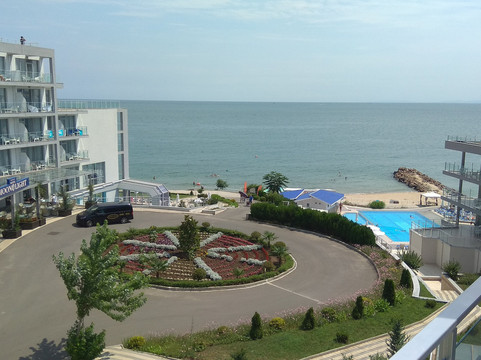 月光全包大酒店主图