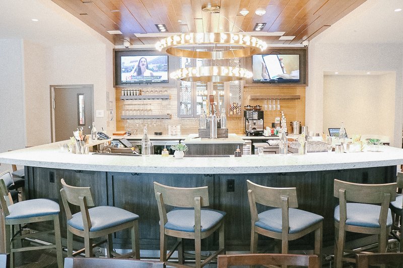 Cambria Hotel Charleston Riverview-餐饮