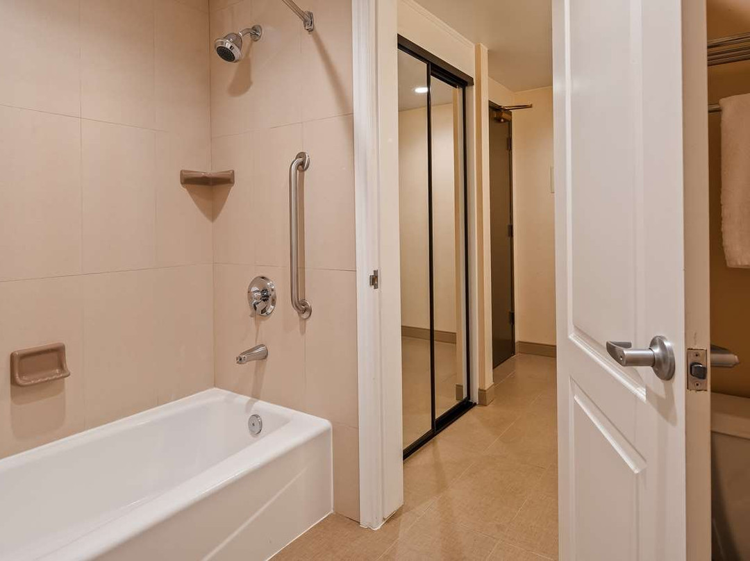 贝斯特韦斯特西柯维纳酒店主图