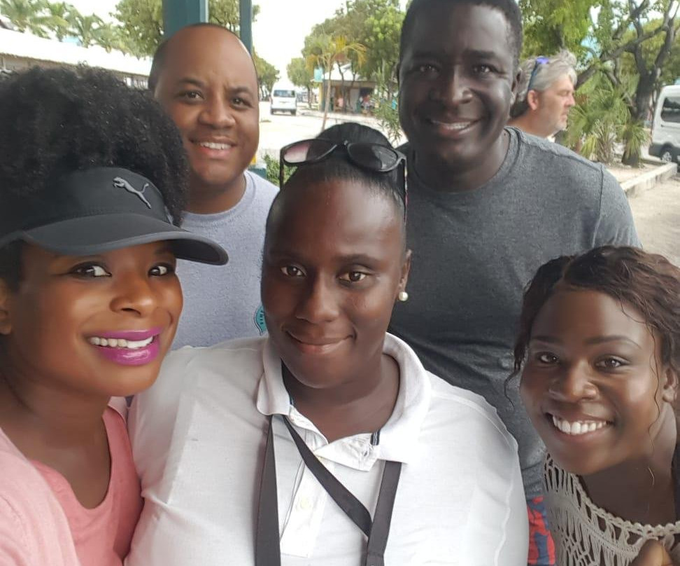 Richie's Transportation Services-拿骚必去景点