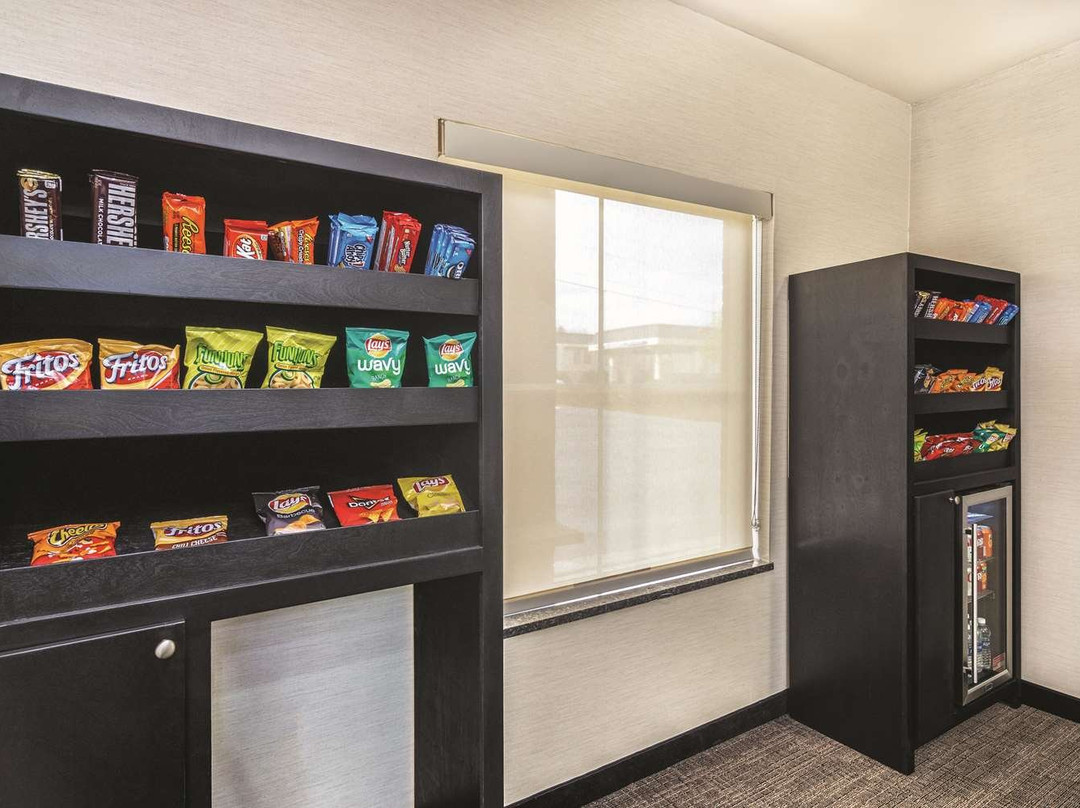 La Quinta Inn & Suites by Wyndham Rome主图