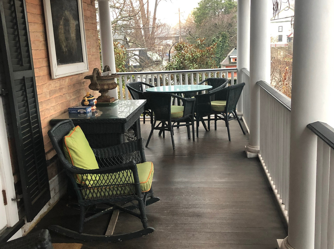 Porches on the Towpath主图