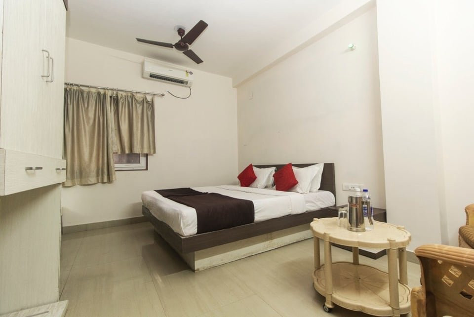 OYO 12305 Raj Residency主图