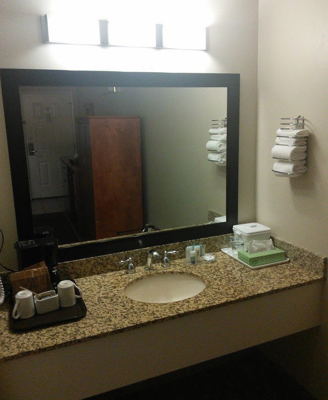 Riverland Inn & Suites主图