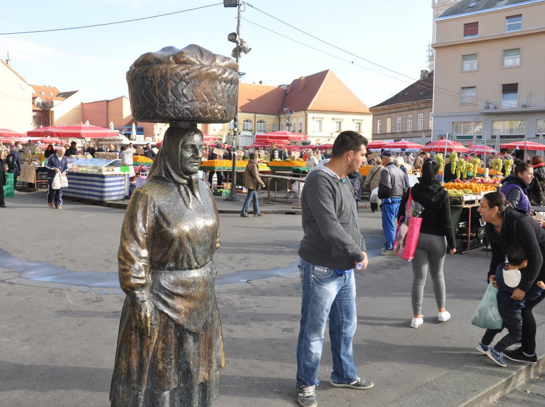 Statue of Kumica Barica景点图片