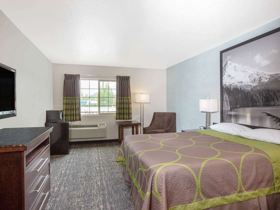 Gateway Inn & Suites主图