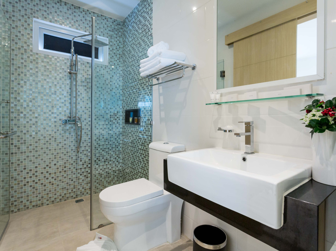 The Beachfront Hotel Phuket主图