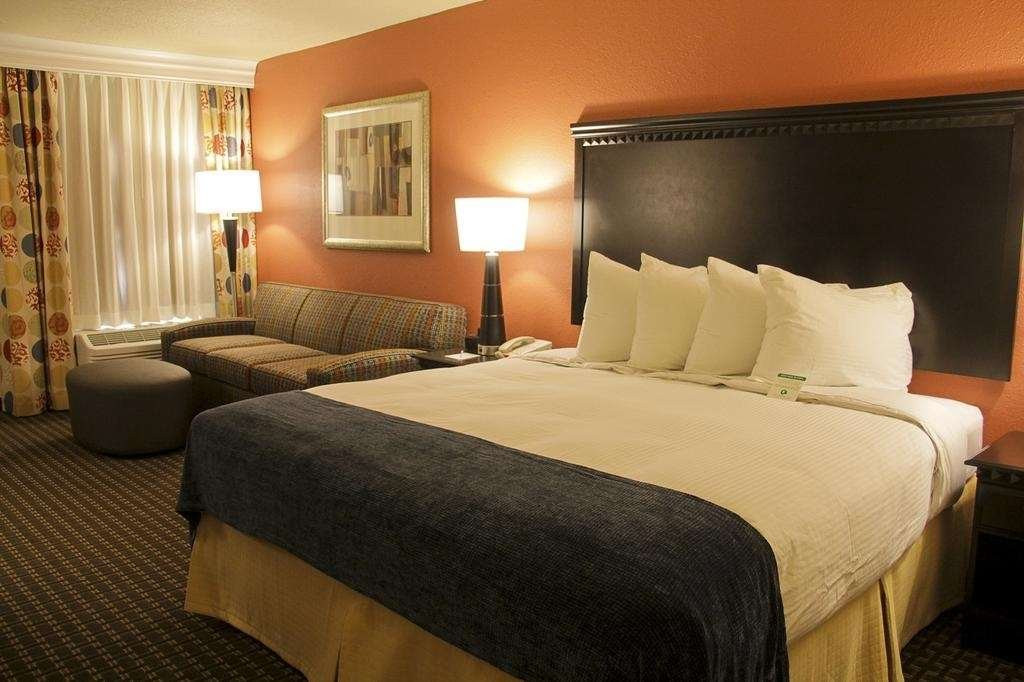 Decatur Conference Center and Hotel主图