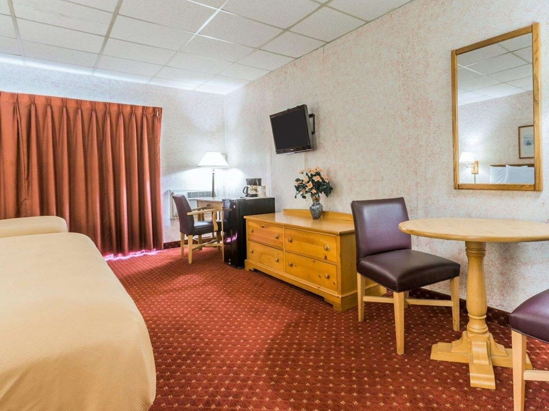 Econo Lodge Near Stewart International Airport主图