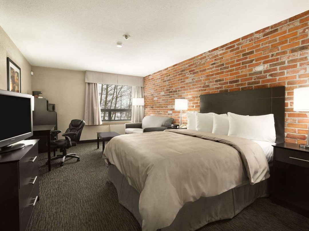 Super 8 by Wyndham Timmins ON主图