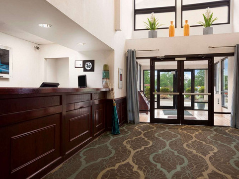 奥罗拉-内珀维尔地区速8酒店主图