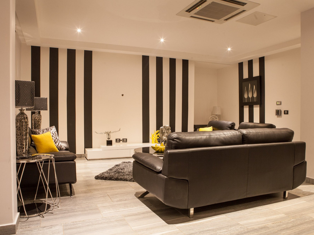 Oak Plaza Suites - Kumasi主图