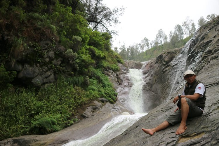 Kali Pahit Waterfall景点图片