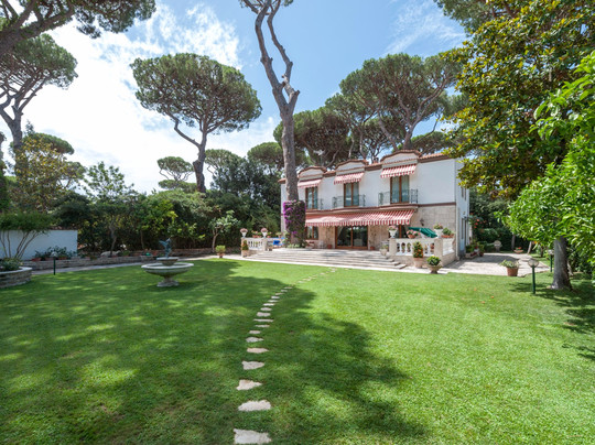 Maccarese酒店住宿-A Villa Bianca B&B